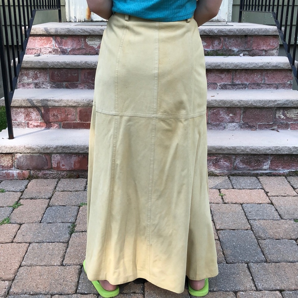Escada 38/(6-8) tan suede snap front maxi skirt - Picture 3 of 8